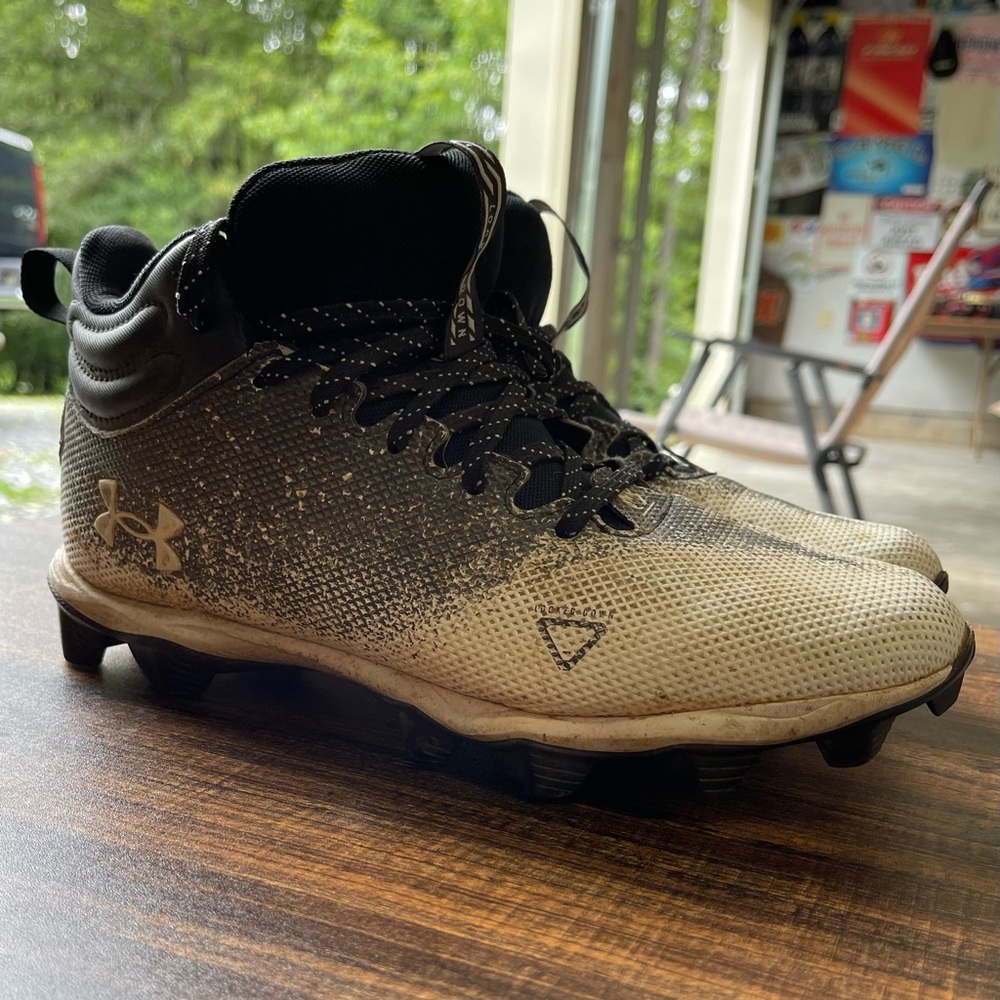 Under armor cleats lock down